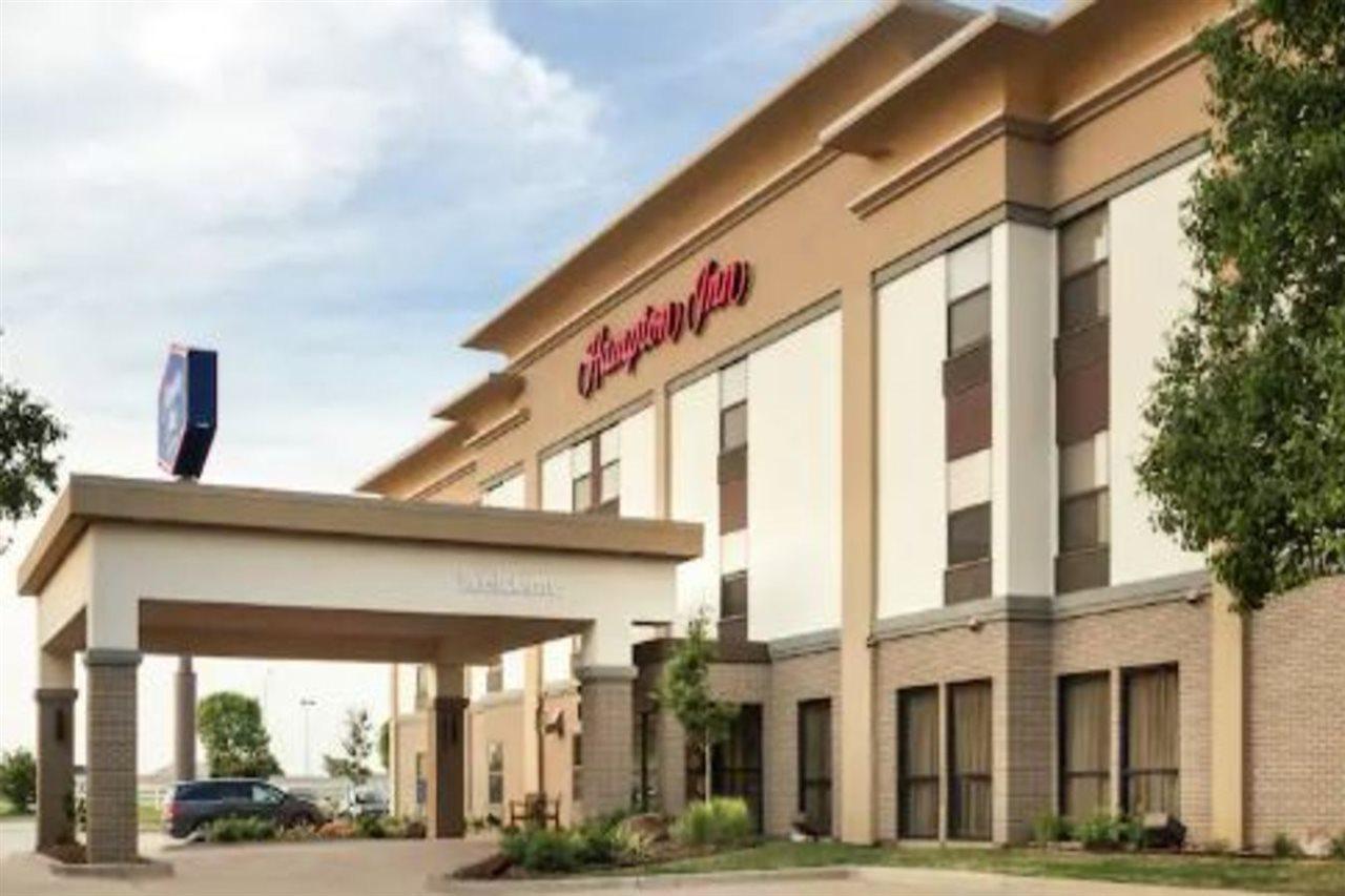 Hampton Inn Shawnee Exterior photo