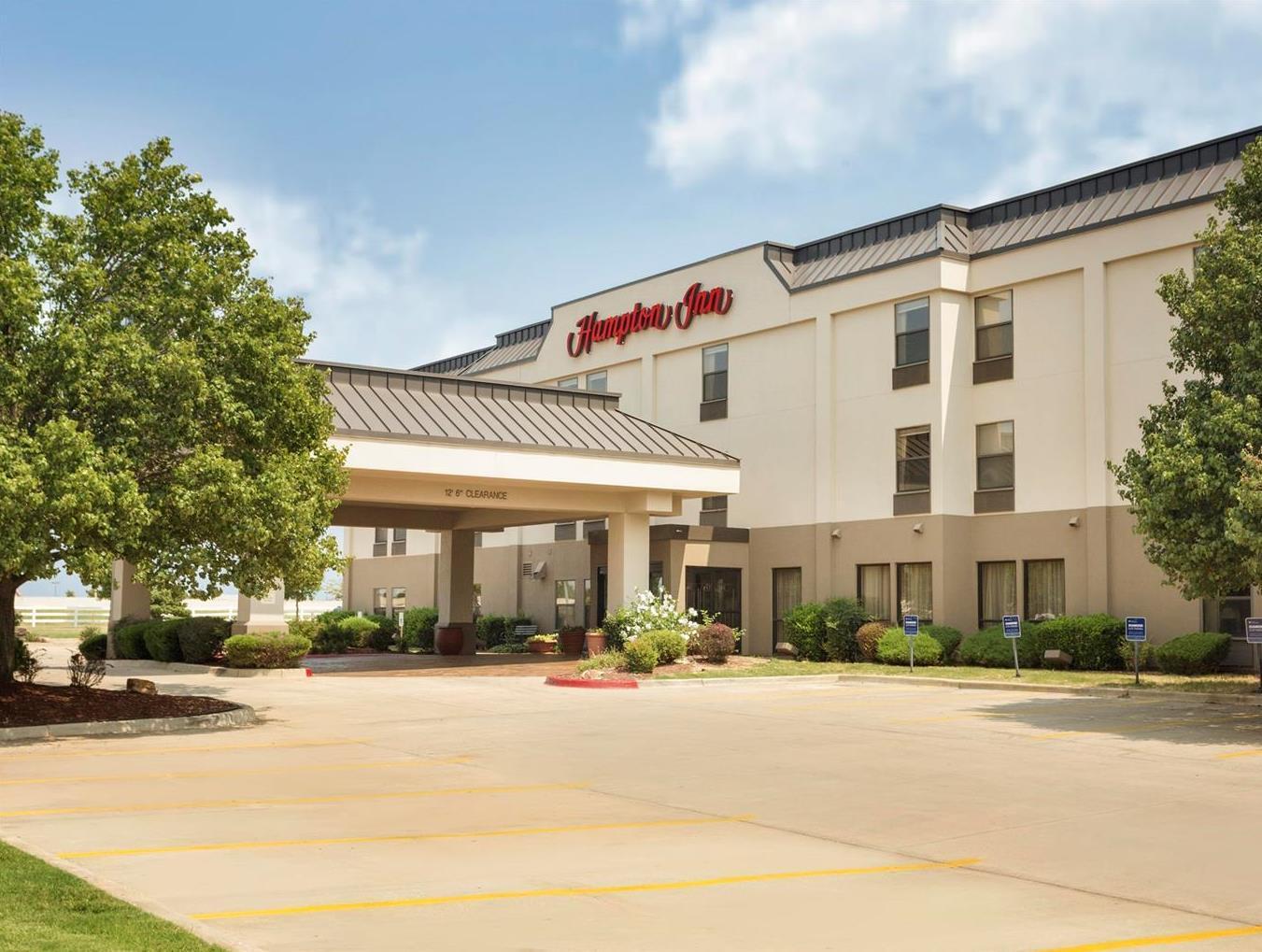 Hampton Inn Shawnee Exterior photo