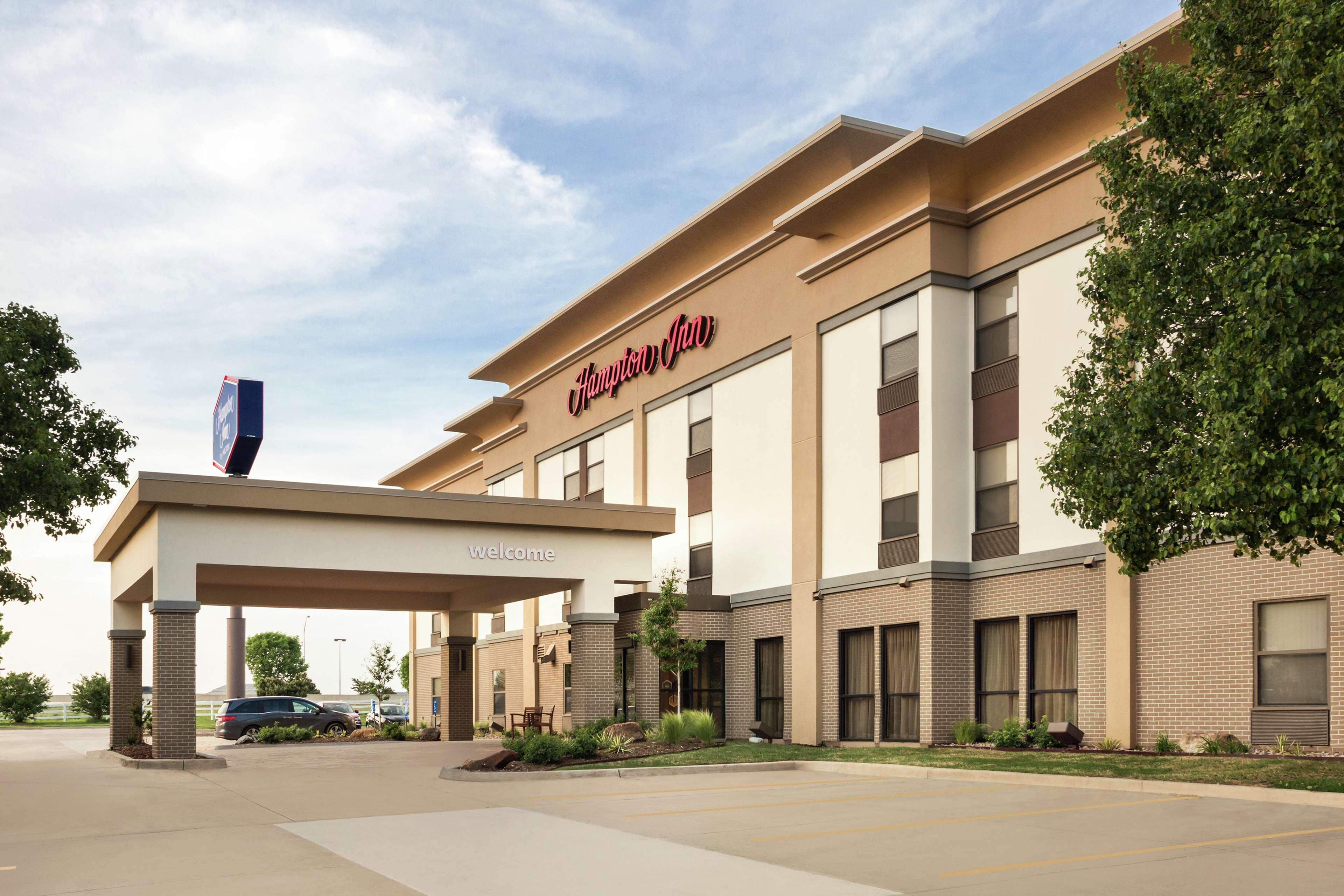 Hampton Inn Shawnee Exterior photo