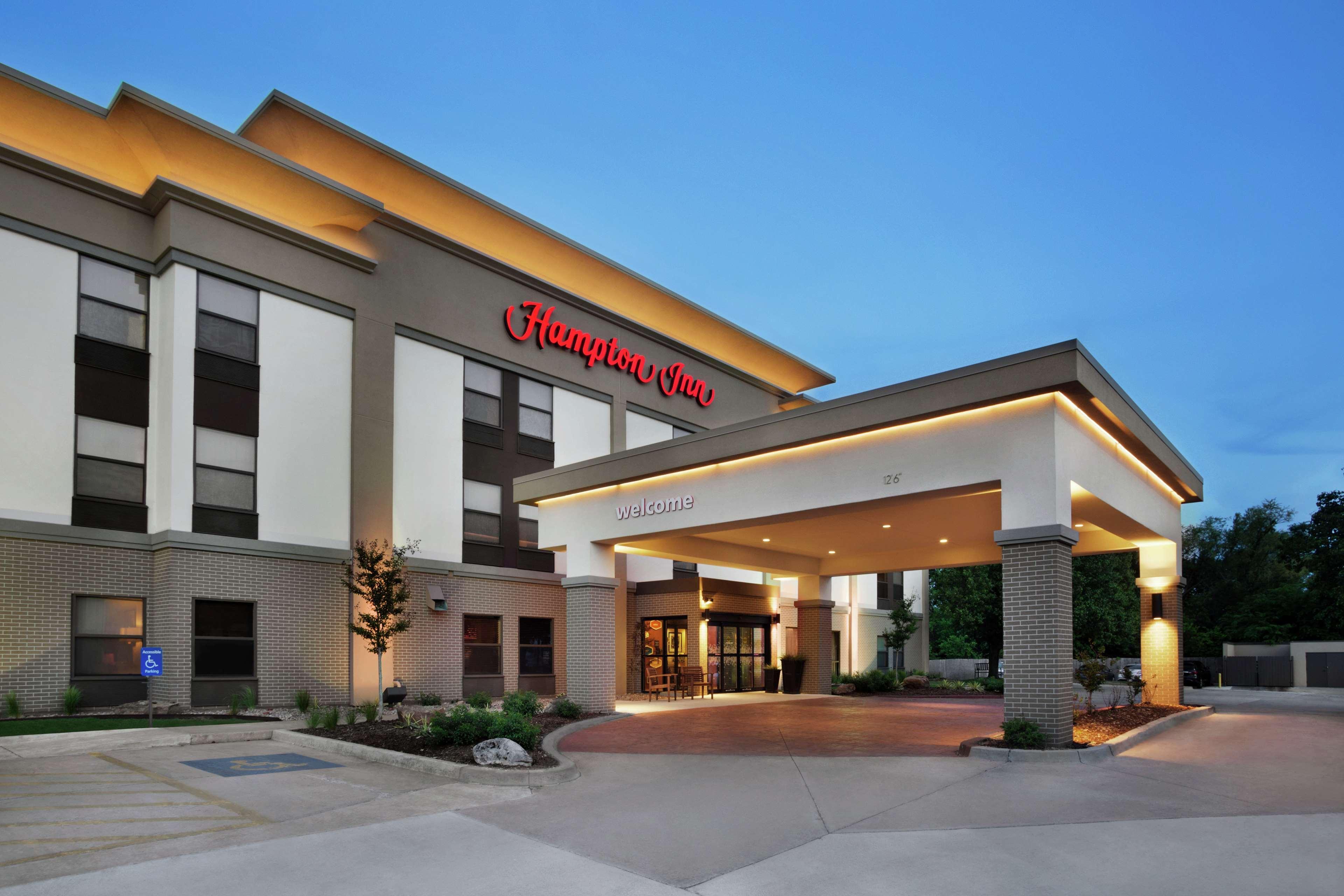 Hampton Inn Shawnee Exterior photo